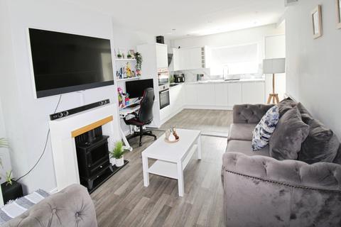 3 bedroom end of terrace house for sale, Ellerburn Avenue, Hull