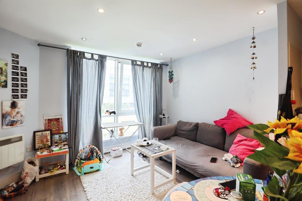 Apartment in Cardiff, Grangetown - View 5