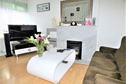 2 bedroom terraced house to rent, Fairholme Crescent, Hayes, Greater London