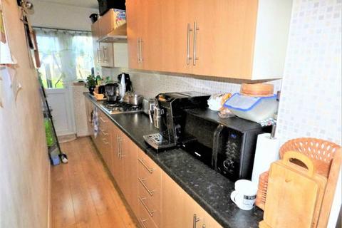 2 bedroom terraced house to rent, Fairholme Crescent, Hayes, Greater London