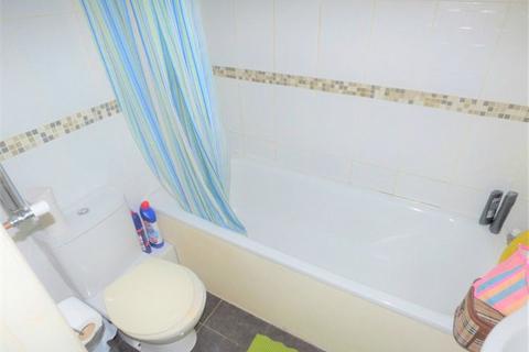2 bedroom terraced house to rent, Fairholme Crescent, Hayes, Greater London