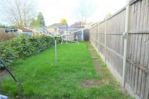 2 bedroom terraced house to rent, Fairholme Crescent, Hayes, Greater London