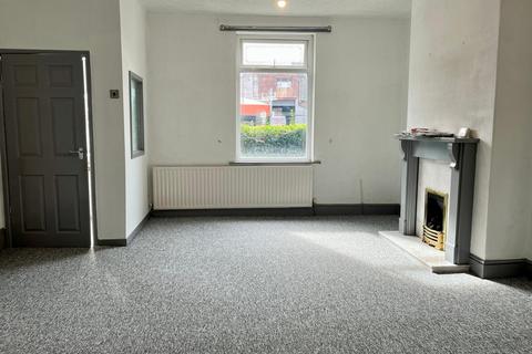 3 bedroom terraced house to rent, Manchester Old Road, Middleton,
