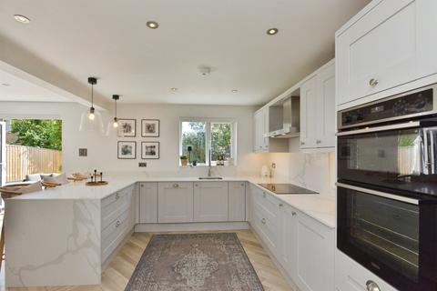4 bedroom detached house for sale, Diswell Brook Way, Deanshanger, Milton Keynes