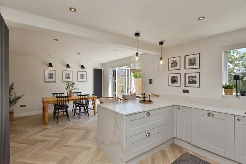 4 bedroom detached house for sale, Diswell Brook Way, Deanshanger, Milton Keynes