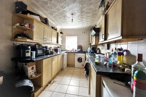 2 bedroom flat for sale, Flat 4 Aneurin House, Heol Aneurin, Caerphilly, Mid Glamorgan, CF83 2PE