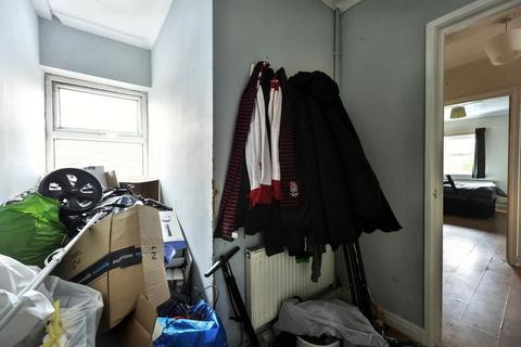2 bedroom flat for sale, Flat 4 Aneurin House, Heol Aneurin, Caerphilly, Mid Glamorgan, CF83 2PE