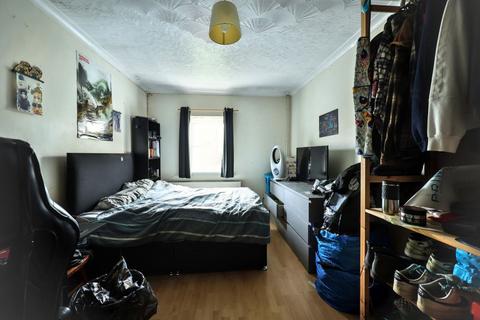 2 bedroom flat for sale, Flat 4 Aneurin House, Heol Aneurin, Caerphilly, Mid Glamorgan, CF83 2PE