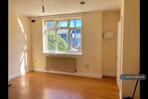 3 bedroom end of terrace house to rent, Barlow Road, Broadheath, Altrincham, WA14