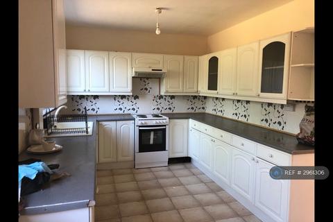 3 bedroom end of terrace house to rent, Barlow Road, Broadheath, Altrincham, WA14