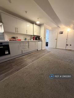 2 bedroom flat to rent, London Road, Buxton, SK17