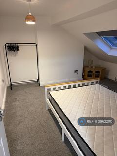 2 bedroom flat to rent, London Road, Buxton, SK17