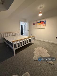 2 bedroom flat to rent, London Road, Buxton, SK17