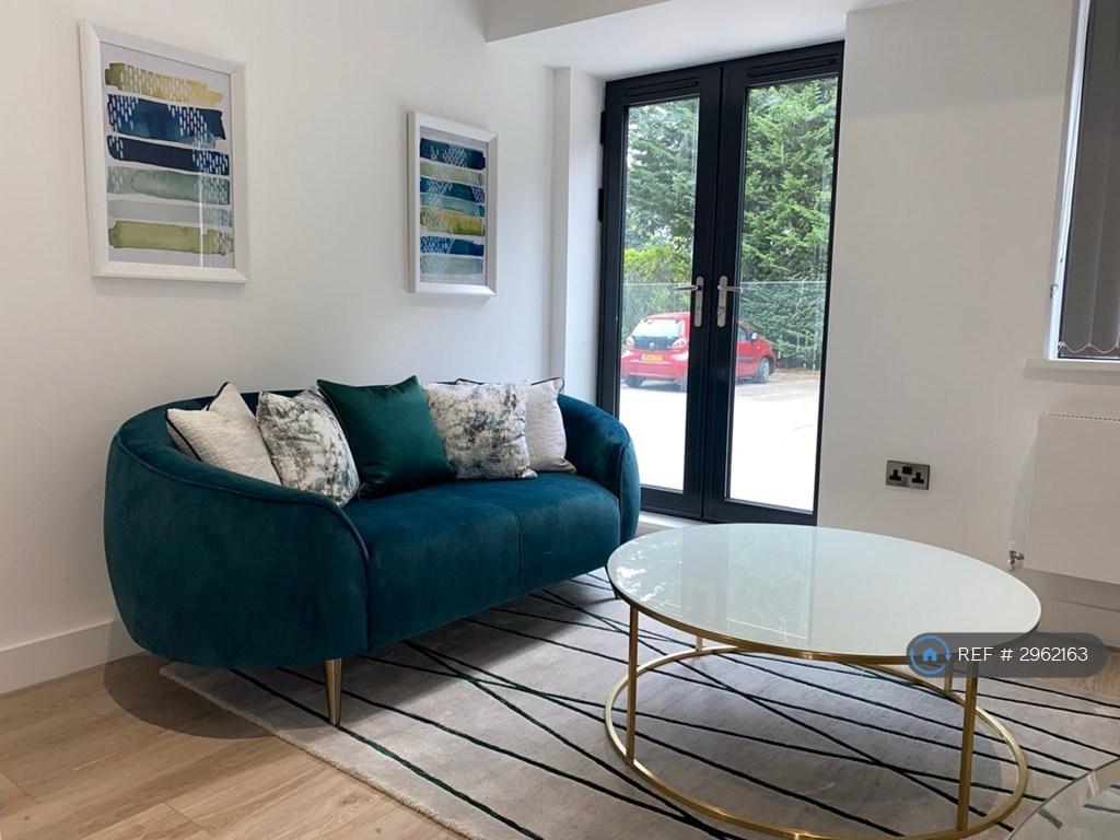 Apartment in Solihull, West Midlands - View 3