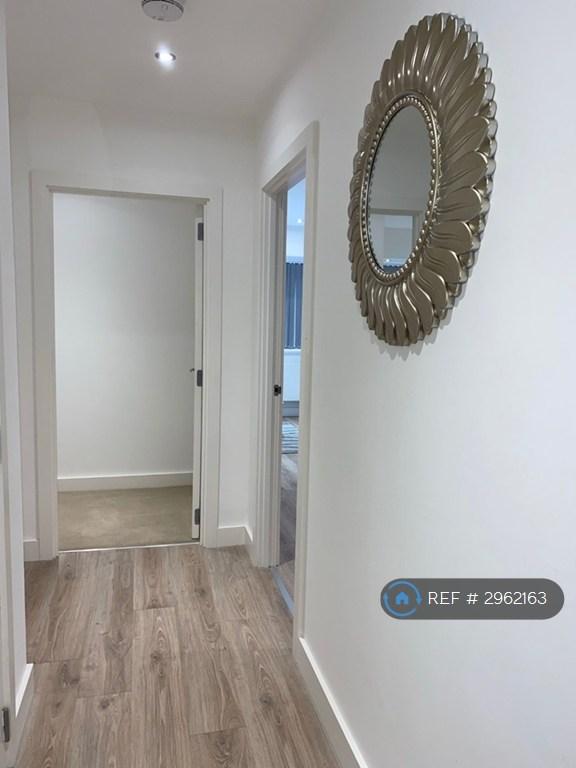 Apartment in Solihull, West Midlands - View 5
