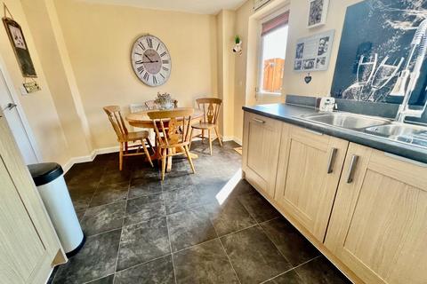 3 bedroom end of terrace house for sale, Proclamation Avenue, Rothwell, Kettering
