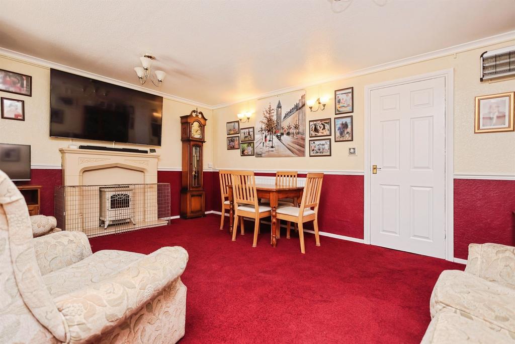 House in Birmingham, West Midlands - More
