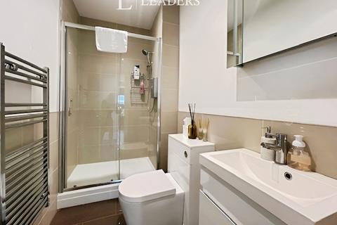 Studio to rent, West Street, Brighton, BN1