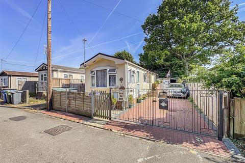 1 bedroom park home for sale, Heywood Gardens, Maidenhead