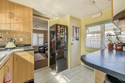 1 bedroom park home for sale, Heywood Gardens, Maidenhead