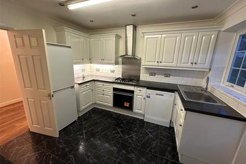 4 bedroom bungalow to rent, Langley Road, Slough, SL3