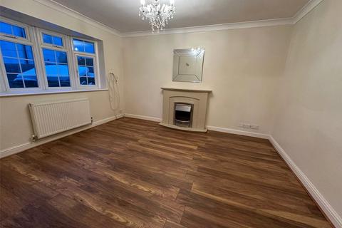 4 bedroom bungalow to rent, Langley Road, Slough, SL3