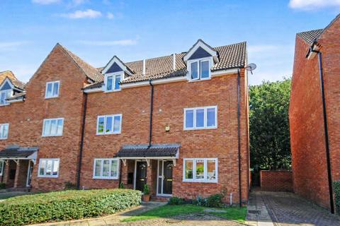 3 bed terraced house for rent in Ferrars Court, Cambs PE29