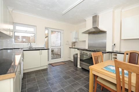 2 bedroom terraced house to rent, Strode Road, Wellingborough, NN8