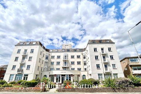 2 bedroom apartment to rent, Marine Parade East, Clacton-on-Sea, Essex, CO15