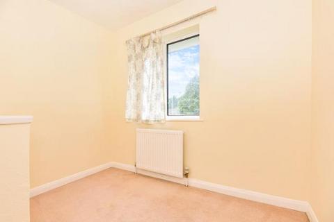 3 bedroom semi-detached house to rent, Hicks Farm Rise, High Wycombe, HP13