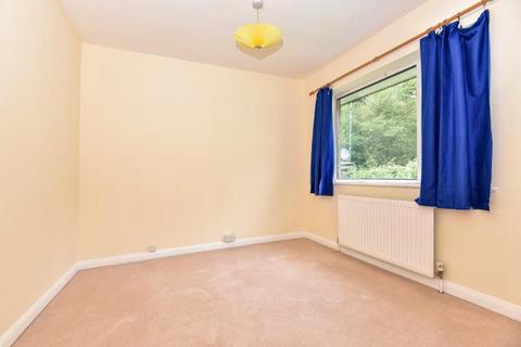 3 bedroom semi-detached house to rent, Hicks Farm Rise, High Wycombe, HP13