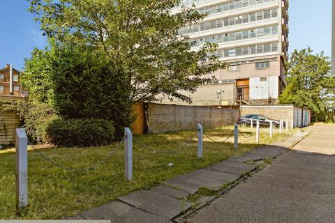 1 bedroom flat for sale, Bensham Manor Road, Thornton Heath, CR7