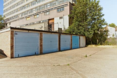 1 bedroom flat for sale, Bensham Manor Road, Thornton Heath, CR7