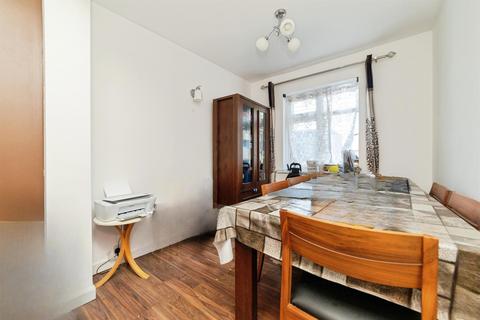 3 bedroom end of terrace house for sale, Hall Mead, Letchworth Garden City