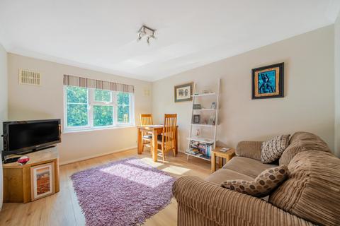 1 bedroom apartment for sale, Azalea Court, Woking, GU22