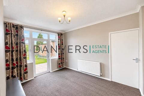 3 bedroom semi-detached house to rent, Fairholme Road, Leicester LE2