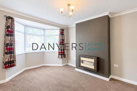 3 bedroom semi-detached house to rent, Fairholme Road, Leicester LE2