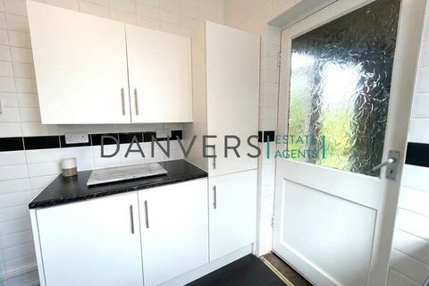 3 bedroom semi-detached house to rent, Fairholme Road, Leicester LE2
