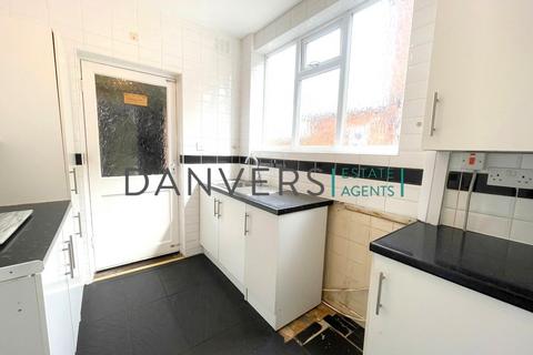 3 bedroom semi-detached house to rent, Fairholme Road, Leicester LE2