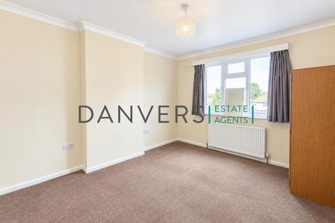 3 bedroom semi-detached house to rent, Fairholme Road, Leicester LE2
