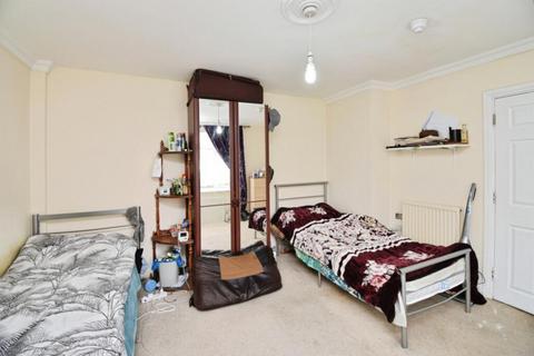4 bedroom terraced house for sale, Manford Cross, Chigwell, IG7