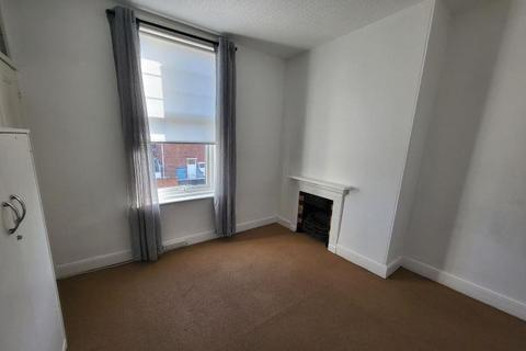 3 bedroom terraced house to rent, Stanhope Road, South Shields