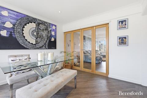 3 bedroom semi-detached house for sale, Abbots Ride, Billericay, CM11