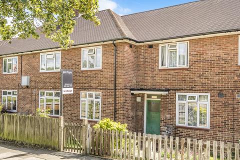1 bedroom flat to rent, Restons Crescent London SE9