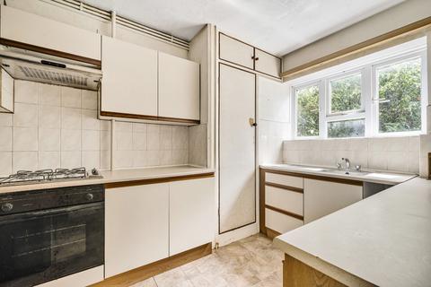 1 bedroom flat to rent, Restons Crescent London SE9
