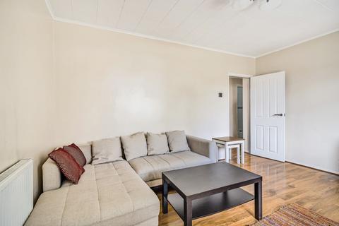 1 bedroom flat to rent, Restons Crescent London SE9