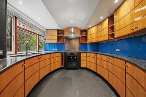 3 bedroom flat for sale, Avenue Road, St Johns Wood, London NW8