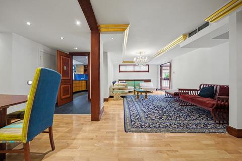 3 bedroom flat for sale, Avenue Road, St Johns Wood, London NW8