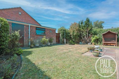 2 bedroom detached bungalow for sale, Crestview Drive, Lowestoft, NR32