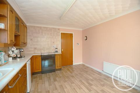 2 bedroom detached bungalow for sale, Crestview Drive, Lowestoft, NR32